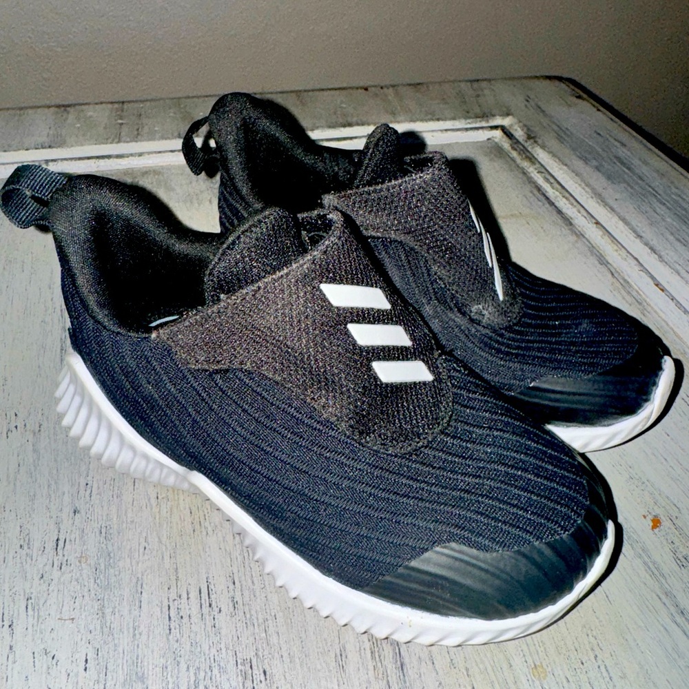 Adidas tennis shoes